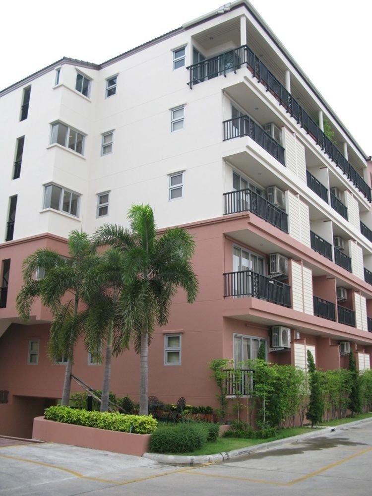 Park Avenue Court Apartment *